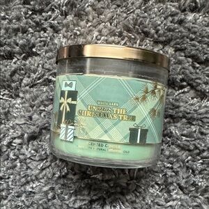 Bath & Body Works Under the Christmas Tree Candle - Green and White